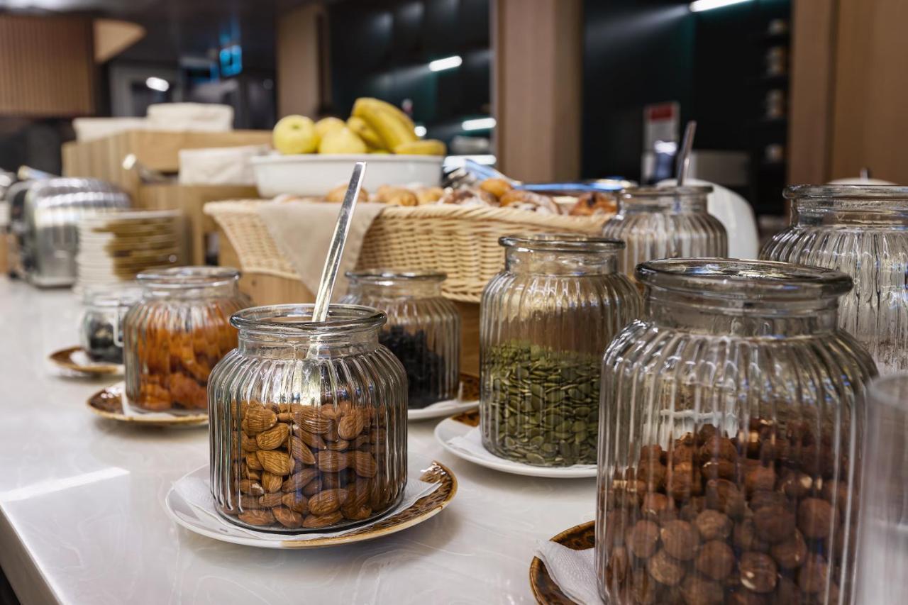 Novotel Living Almaty Jetisu Eksteriør bilde