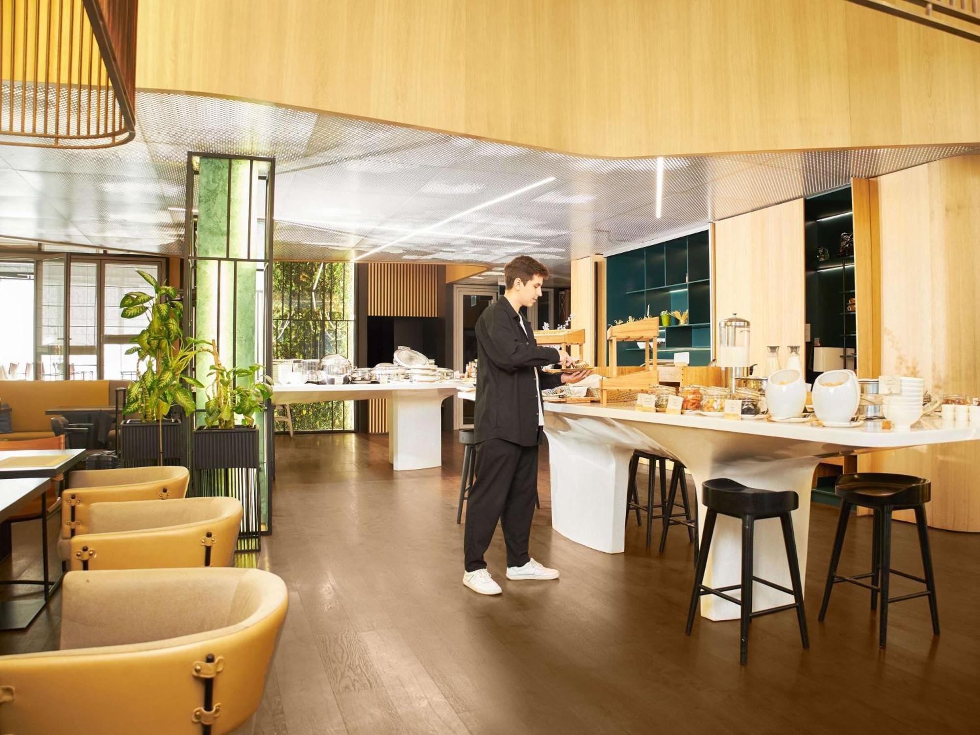 Novotel Living Almaty Jetisu Eksteriør bilde