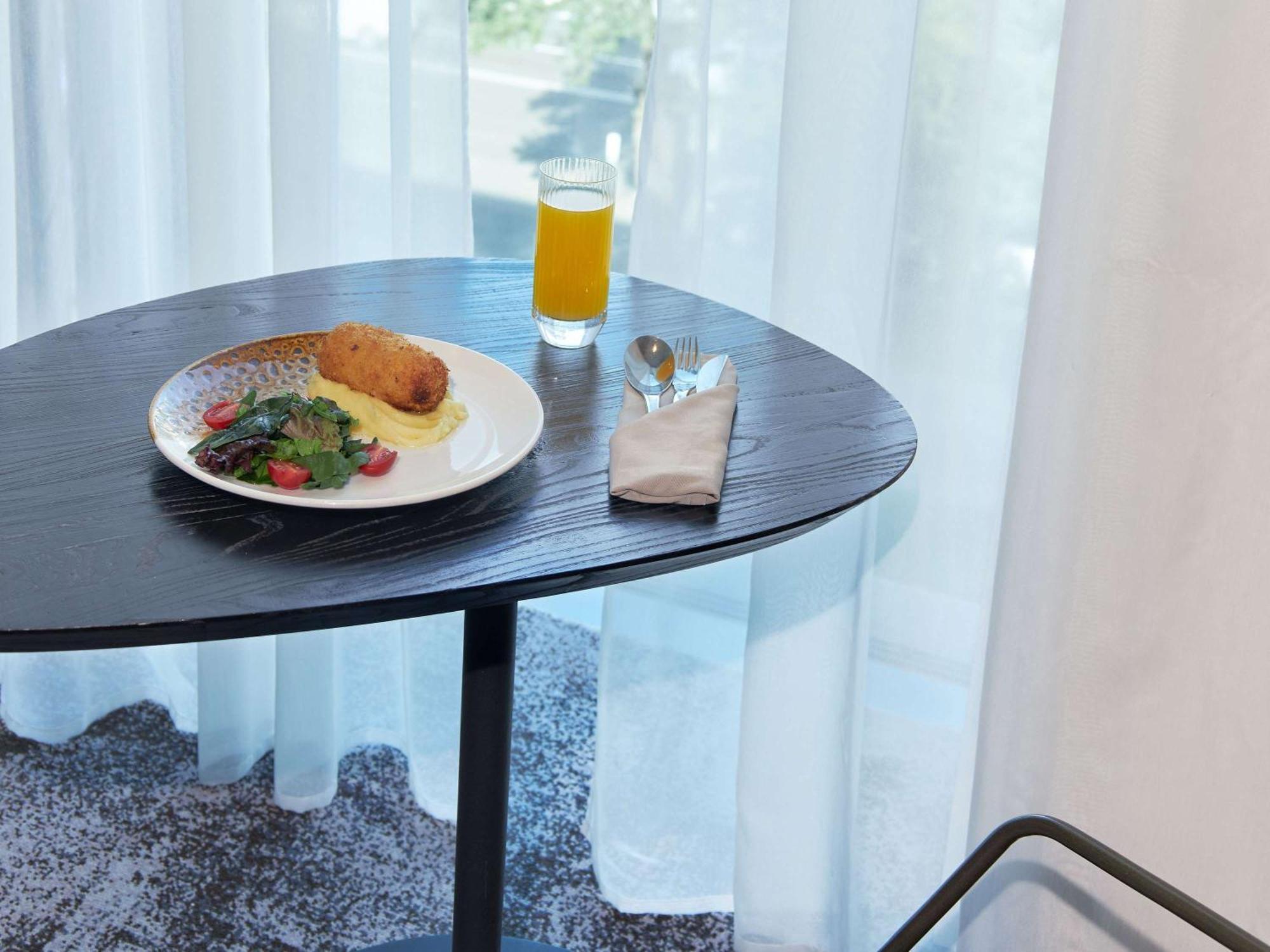 Novotel Living Almaty Jetisu Eksteriør bilde