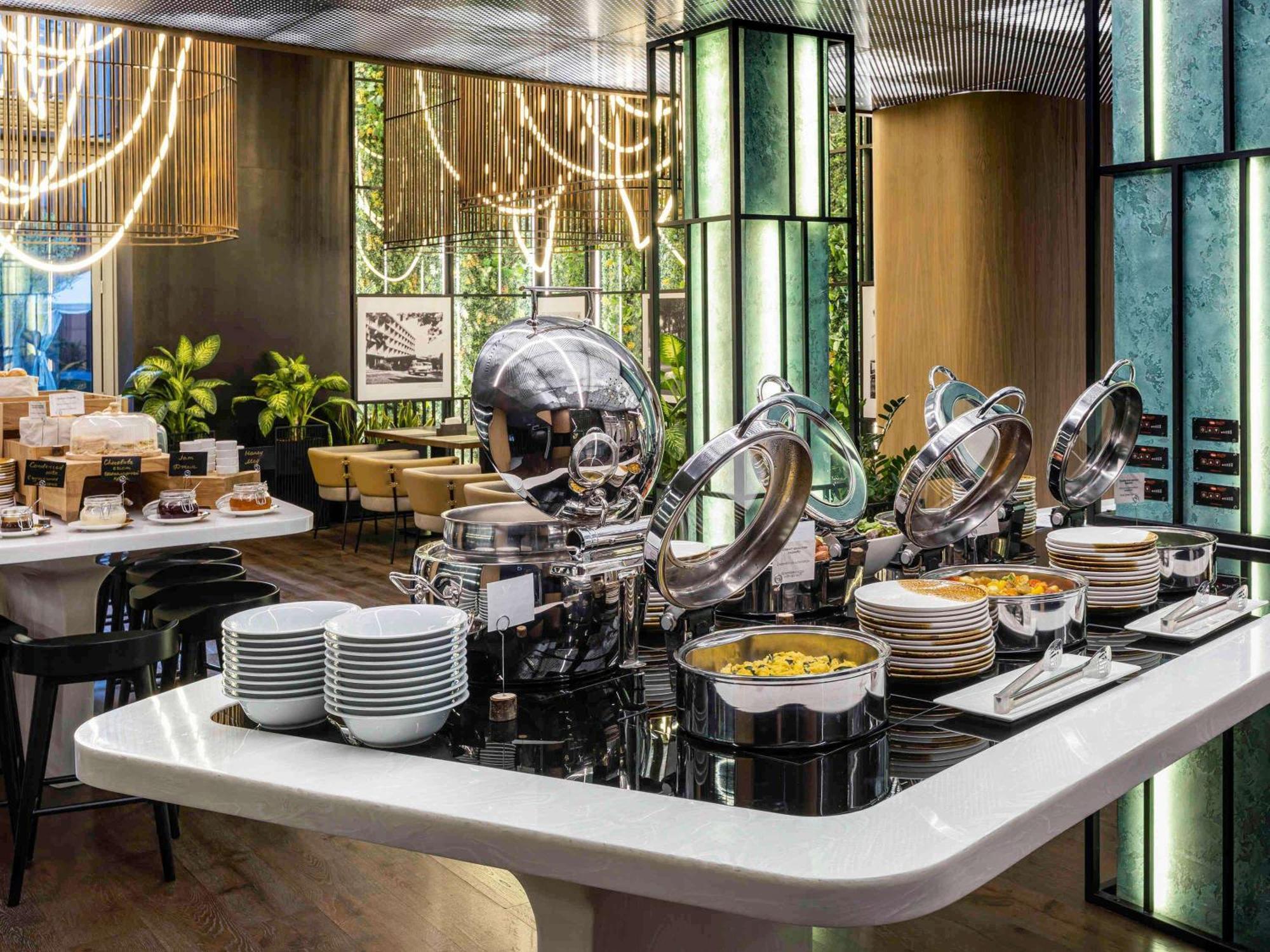 Novotel Living Almaty Jetisu Eksteriør bilde