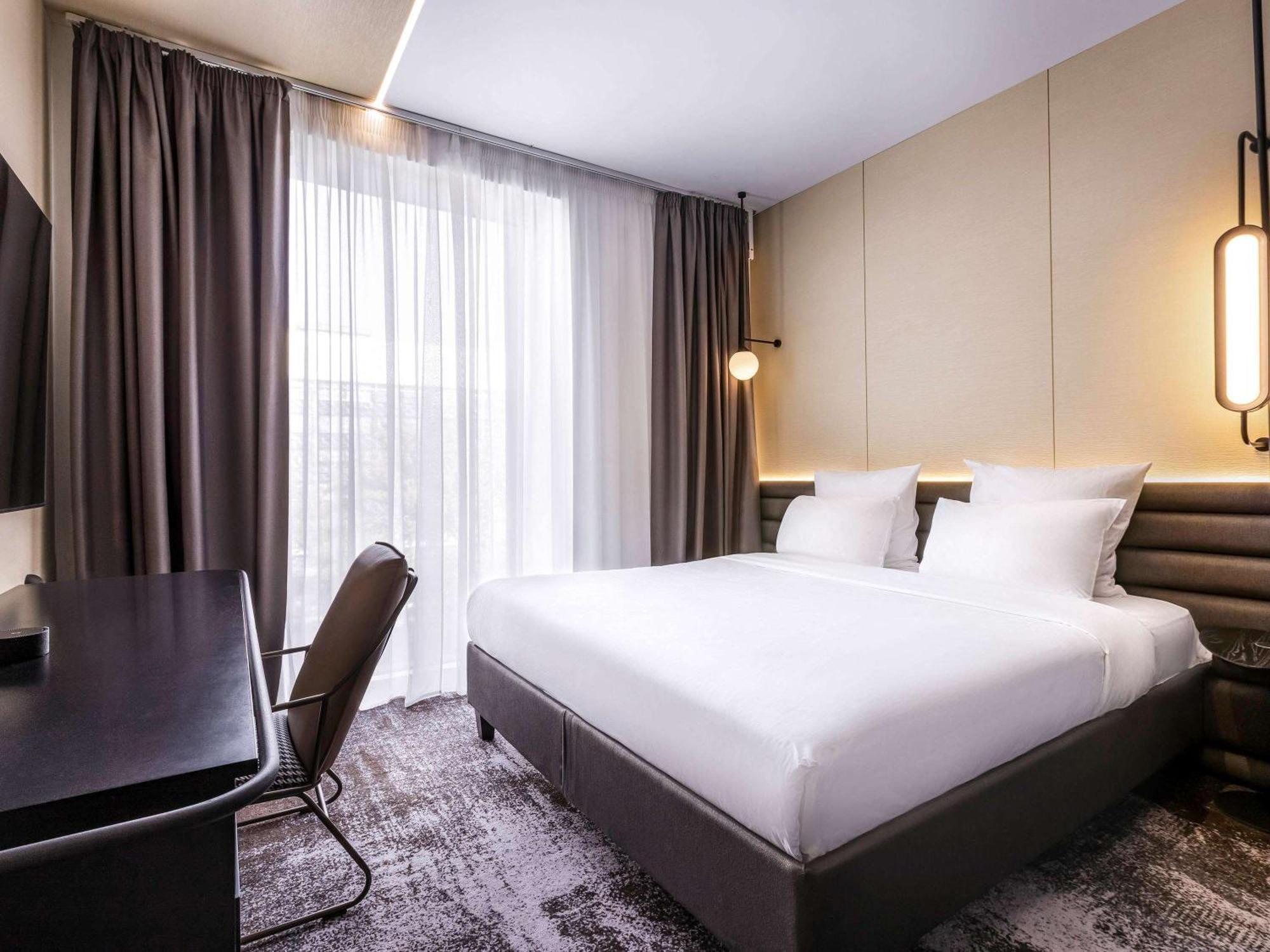Novotel Living Almaty Jetisu Eksteriør bilde