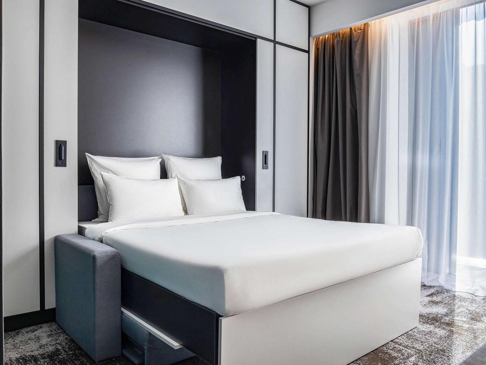 Novotel Living Almaty Jetisu Eksteriør bilde